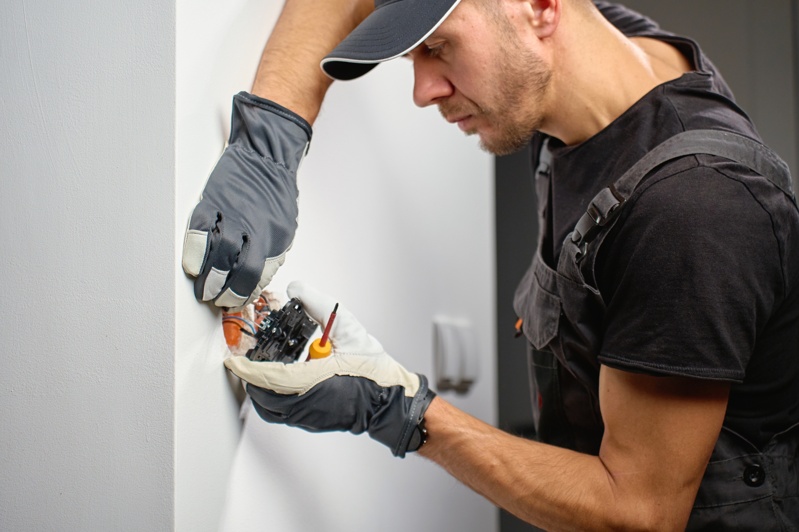 Things to Consider When Hiring A Bristol Electrician For Your Home